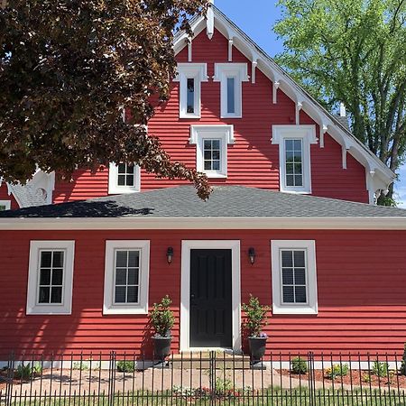 The Red House Fredericton Exterior foto